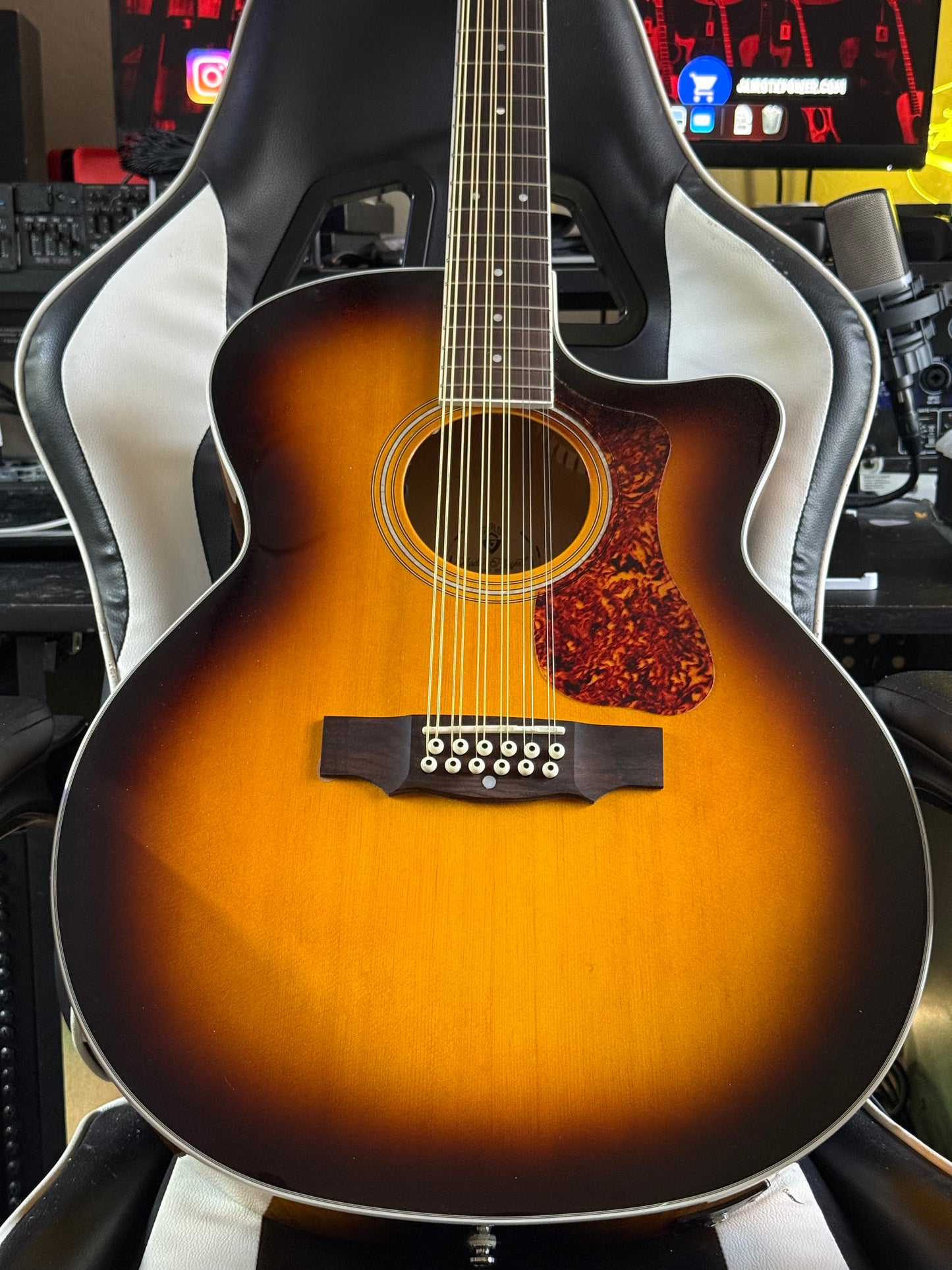 Used Guild F2512ce Delux
