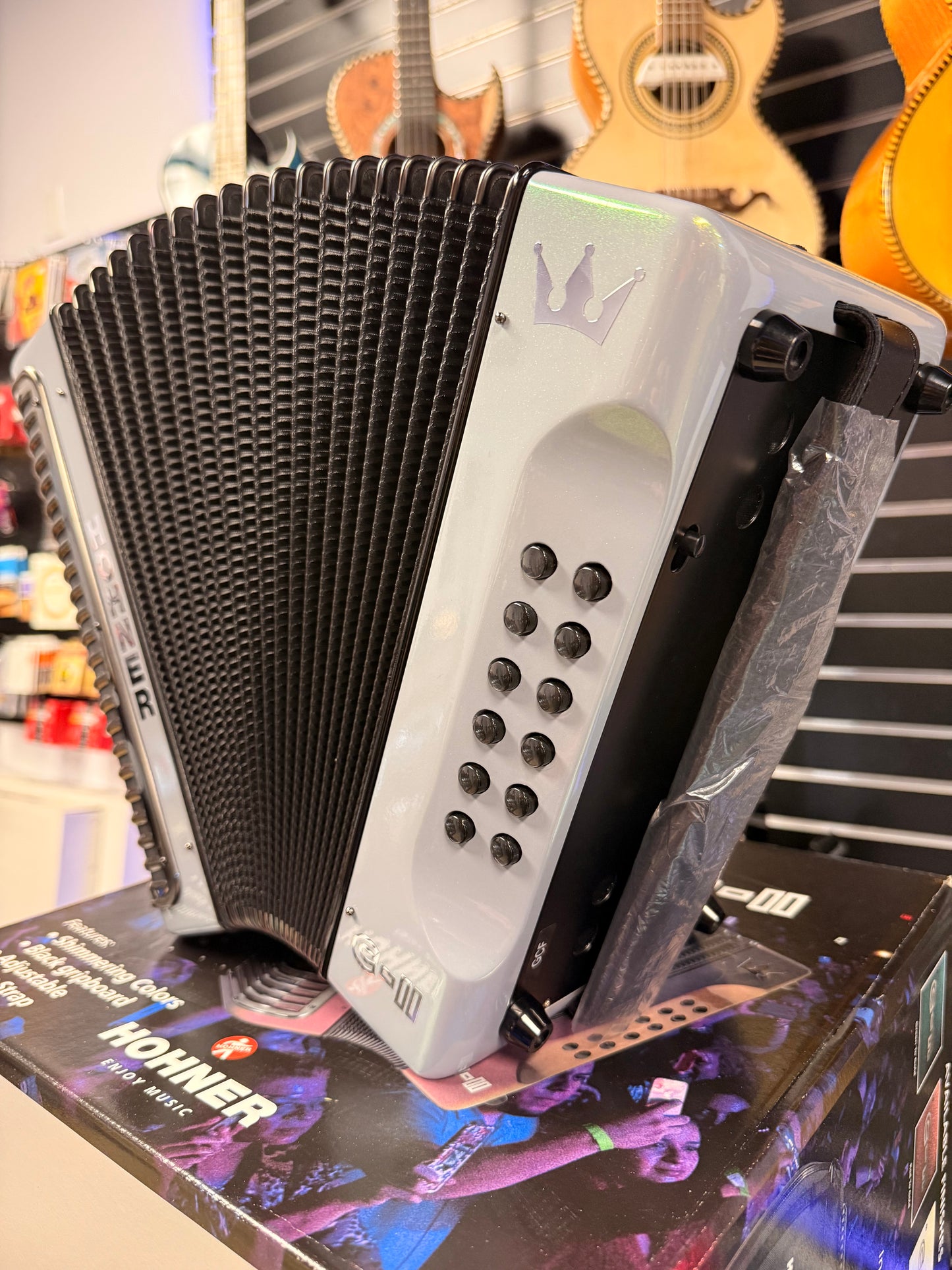Hohner Corona CII open box