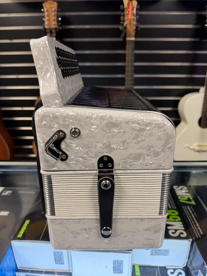Montanari Accordion 3112 White