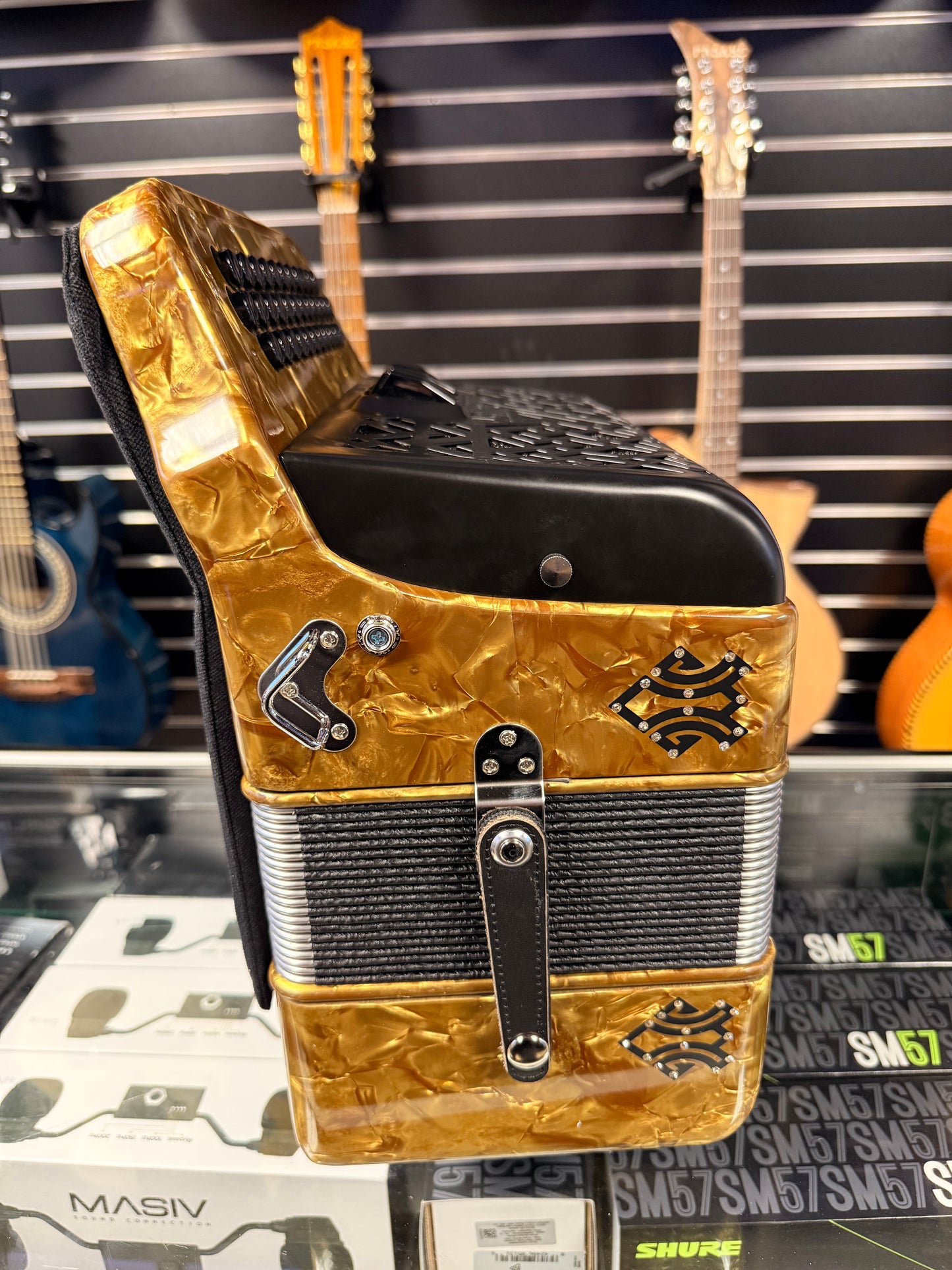 Vento Accordion Gold