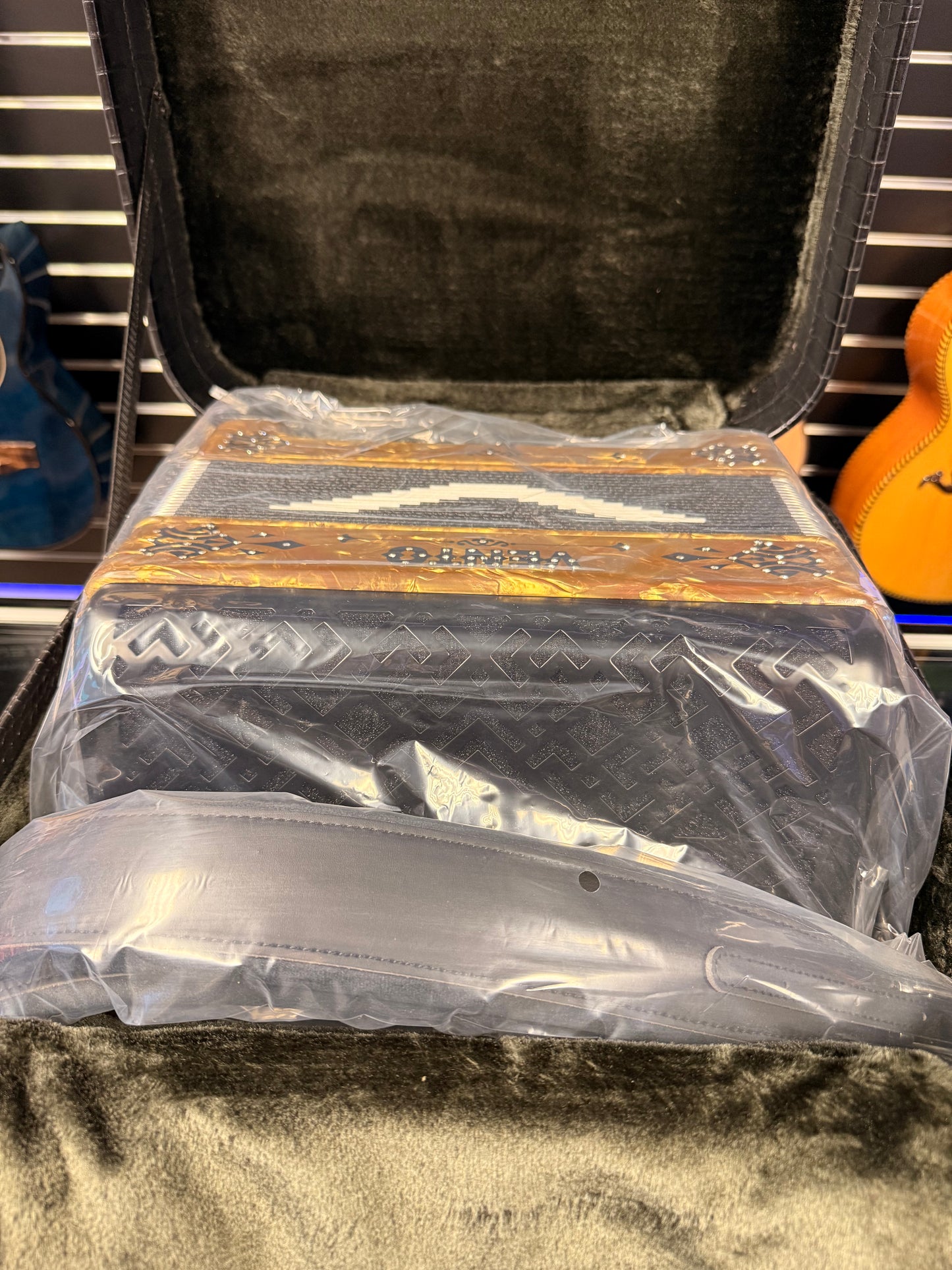 Vento Accordion Gold