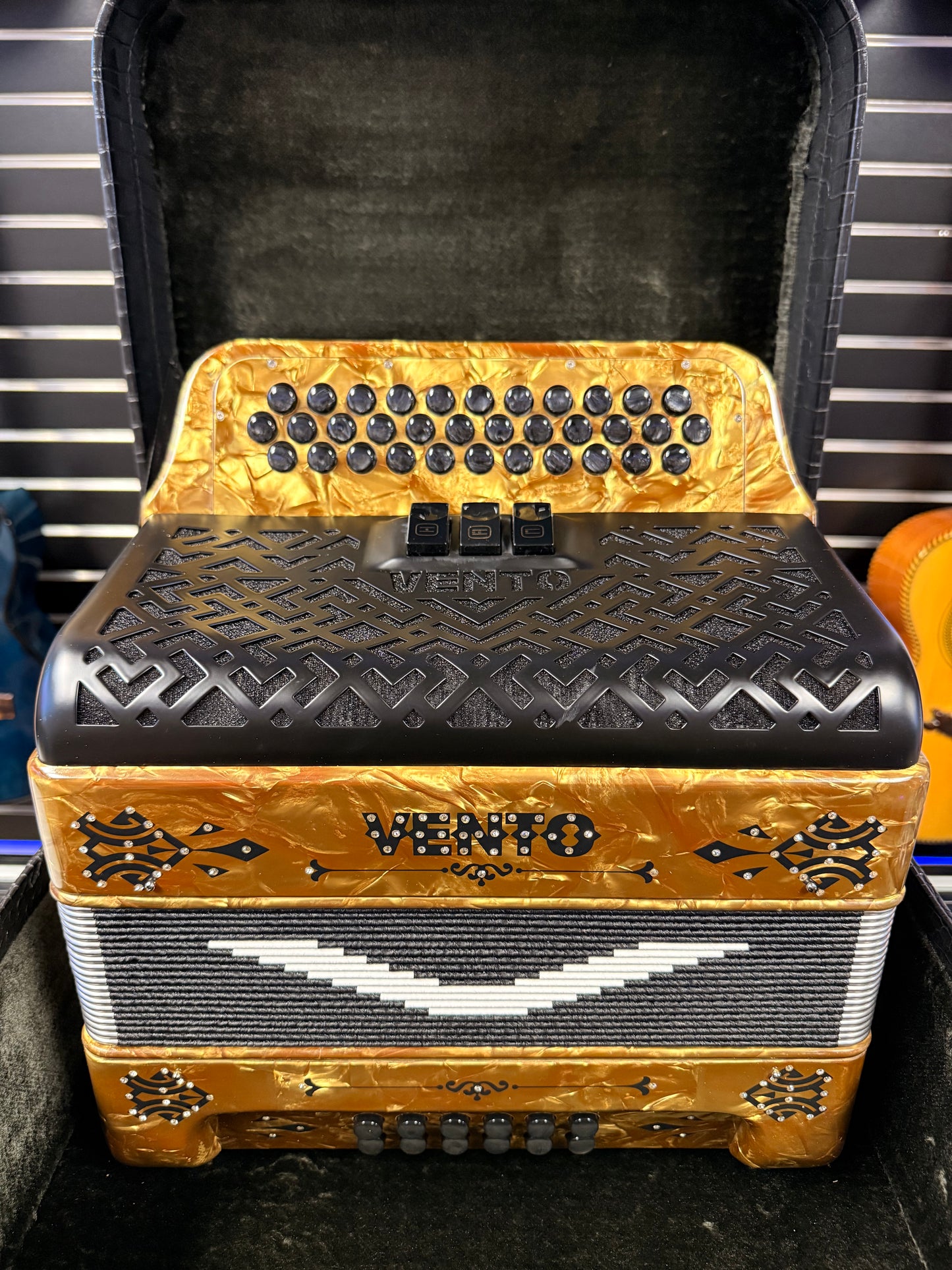 Vento Accordion Gold